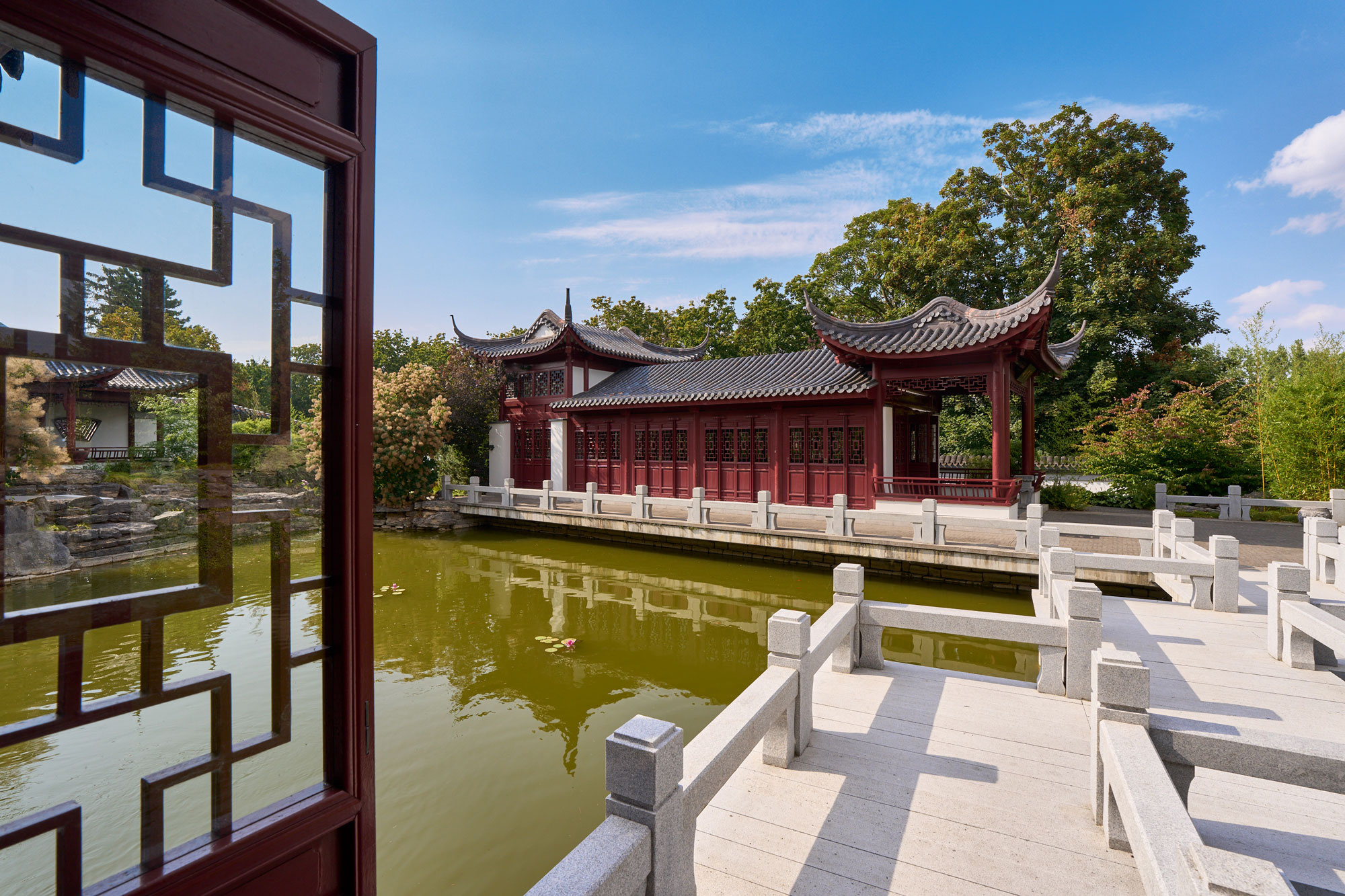 Blick auf den Hochzeitspavillion Chinesischer Garten Weißensee © 2025 Tino Sieland